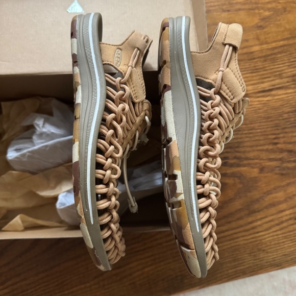 Keen "Uneek" Sandal Size 8.5/39 - Picture 3 of 7